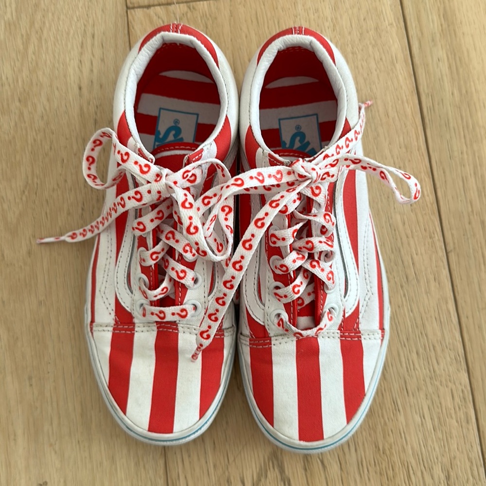 VANS Where’s Waldo lace ups size 3.5